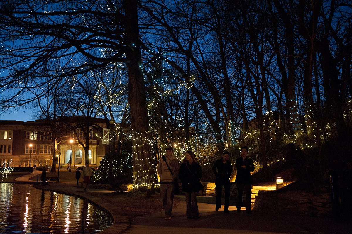 Holiday lights strung up around Mirror Lake